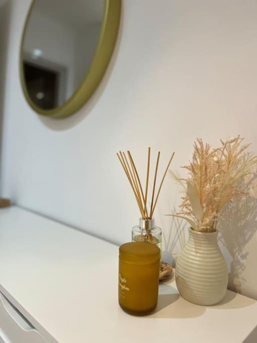 Modern 2 Bed Apartment With Free Parking And Netflix Dawley Extérieur photo