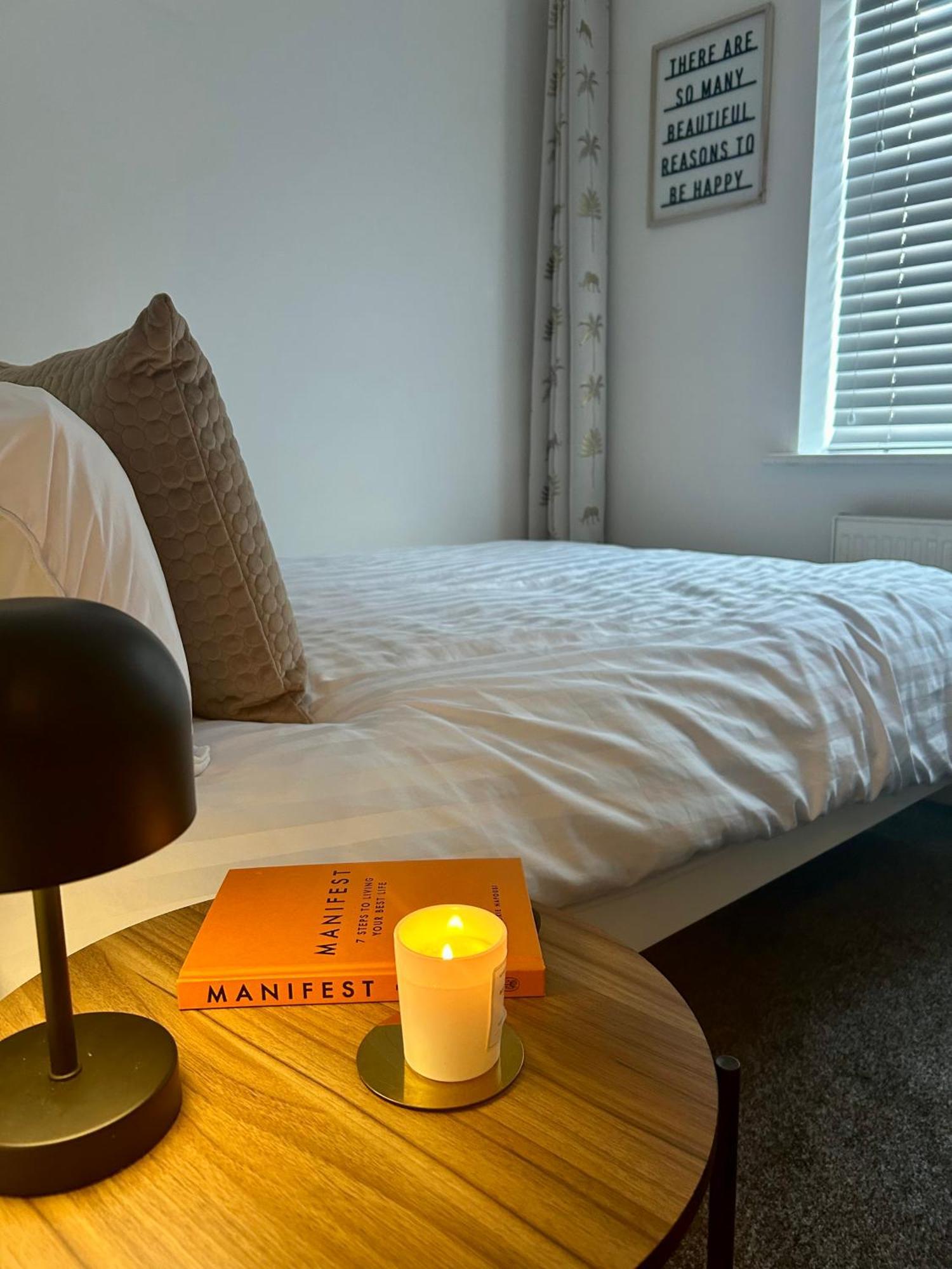 Modern 2 Bed Apartment With Free Parking And Netflix Dawley Extérieur photo